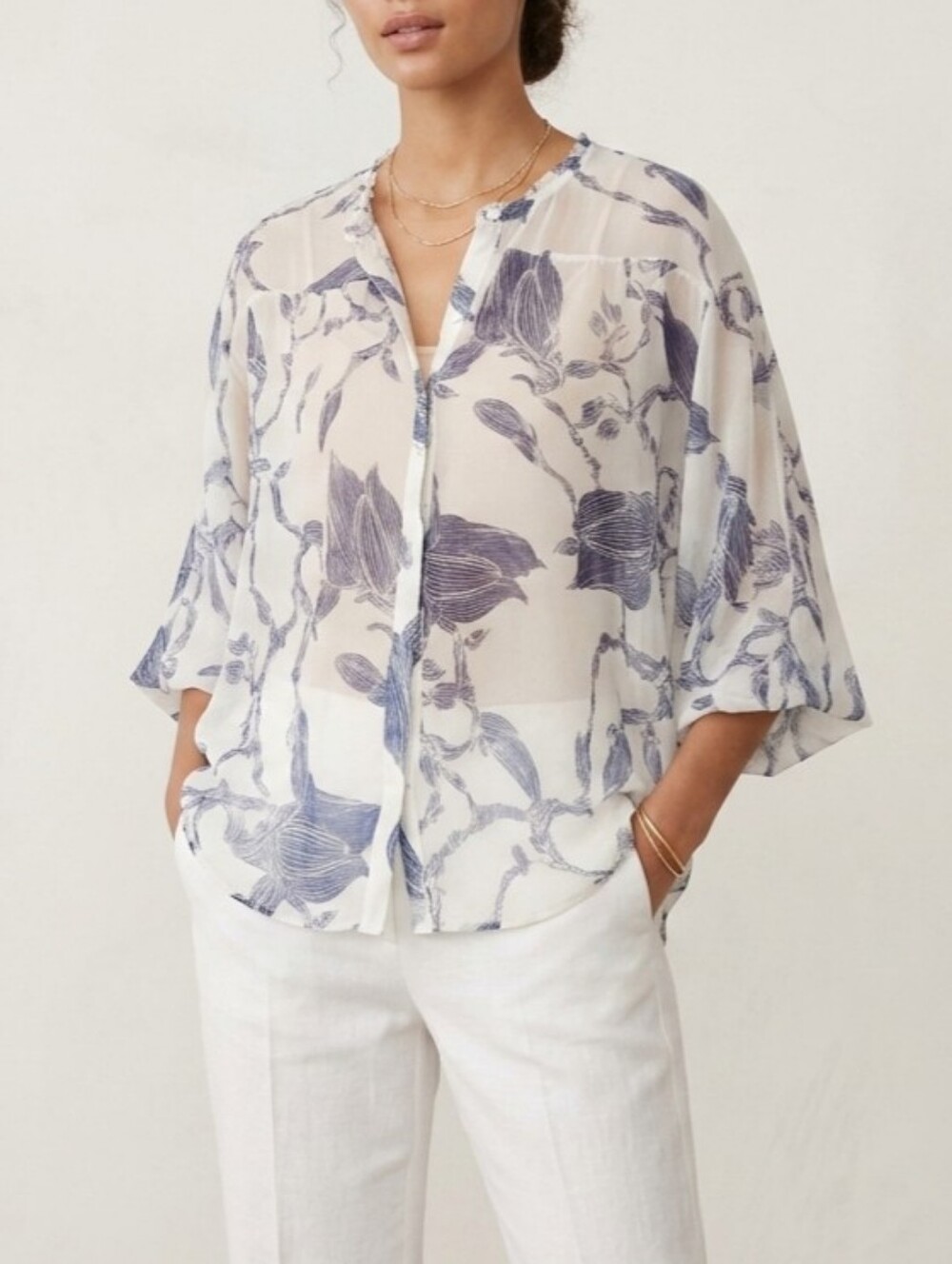 🟣 Sz M Vera Wang Lightweight White Floral Print Blouse - Sheer Button-Front Top